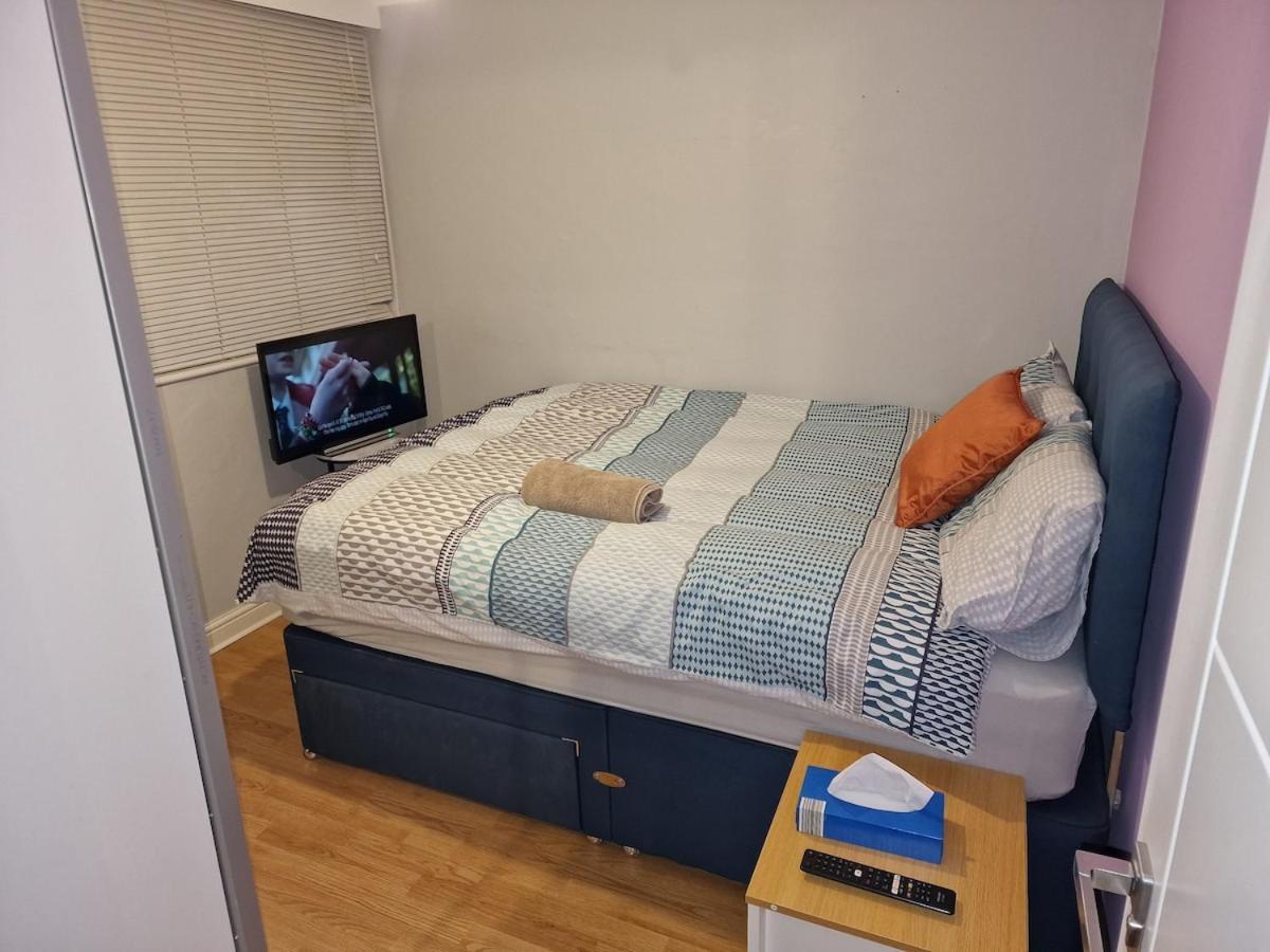 Nightrest Homes Hemel Hempstead Smart Tv In Each Room - Parking เฮเมลเฮมพ์สเตด ภายนอก รูปภาพ